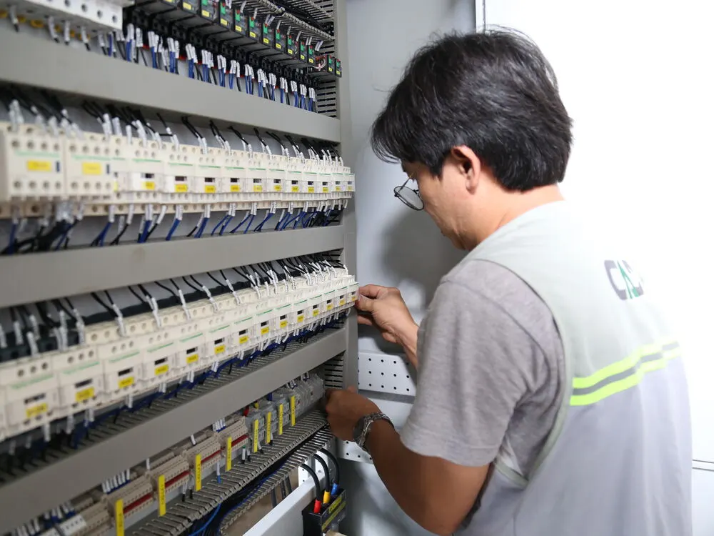 Kỹ sư CAD đấu nối tủ điện điều khiển