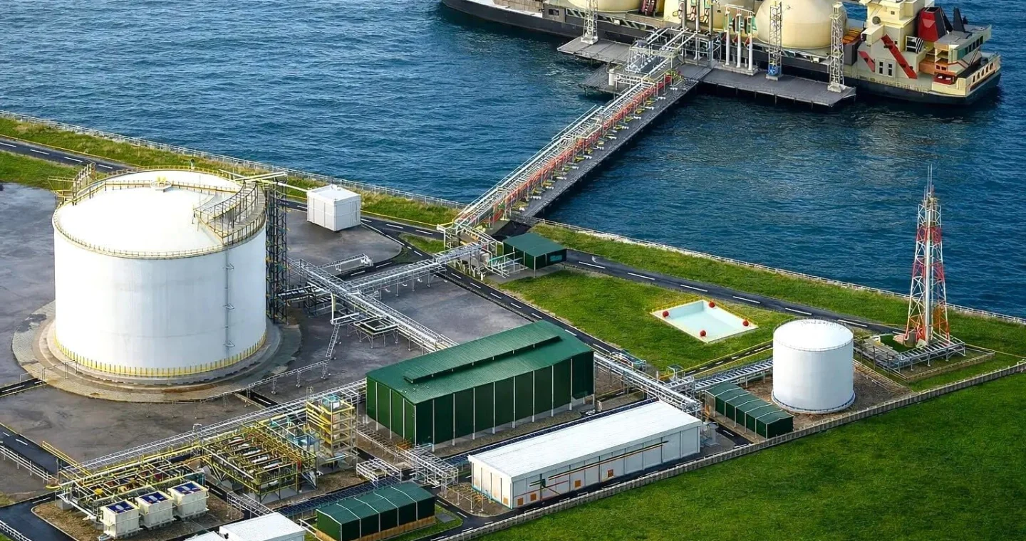 Kho chứa và cầu cảng LNG